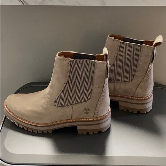 Timberland Shoes - NWOT- women’s timberlands